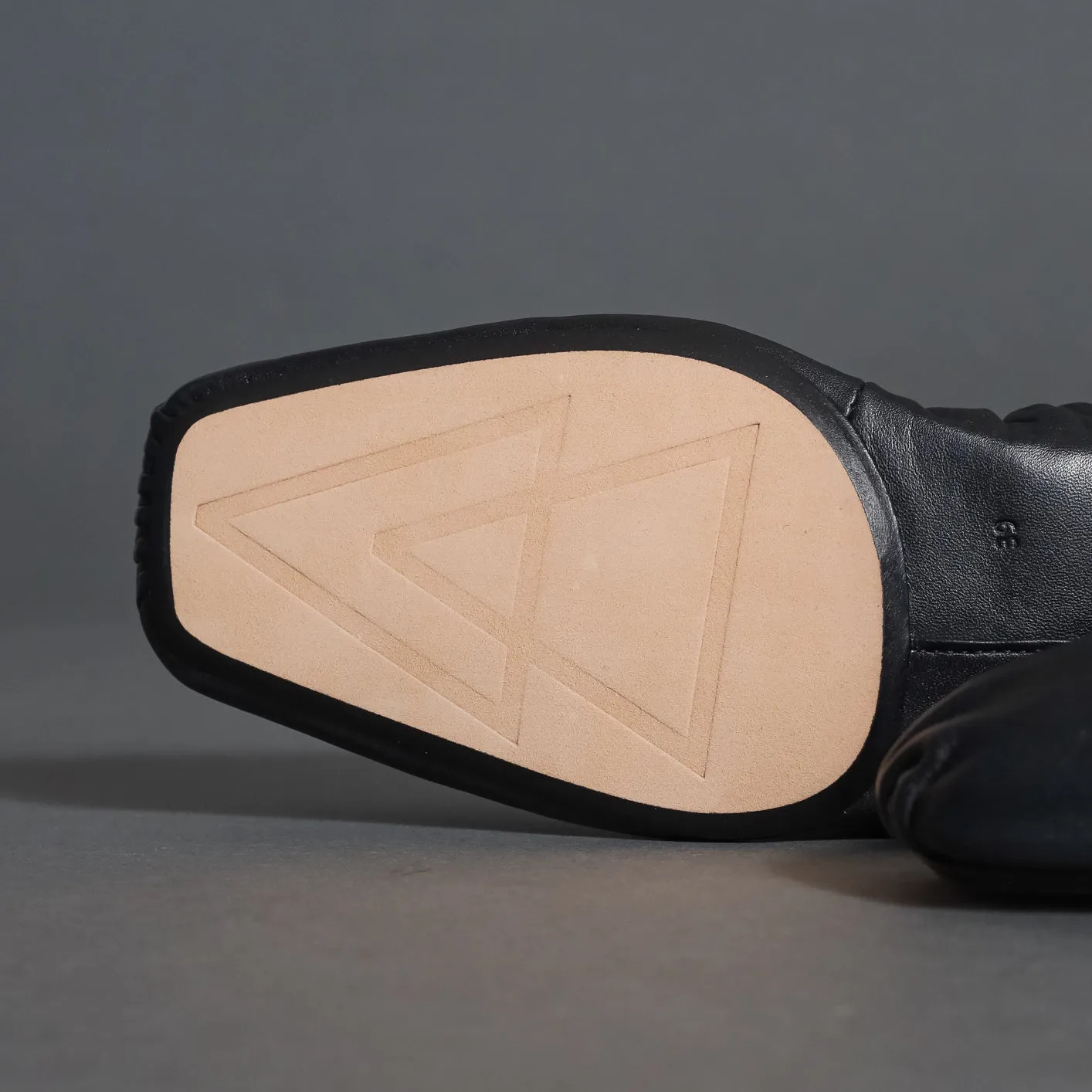 L30 Black